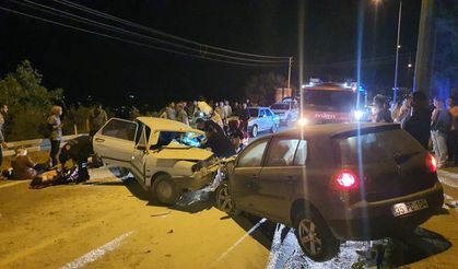 İki otomobil kafa kafaya çarpıştı; 7 yaralı