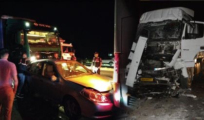 Kırmızı ışıkta zincirleme trafik kazası; 1 ölü, 3 yaralı