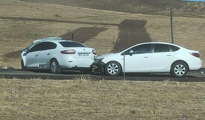 Diyarbakır Silvan yolunda kaza: İki araç pert oldu, vatandaş uyardı