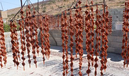 Kazanlar yakıldı, cevizli sucuk sezonu başladı