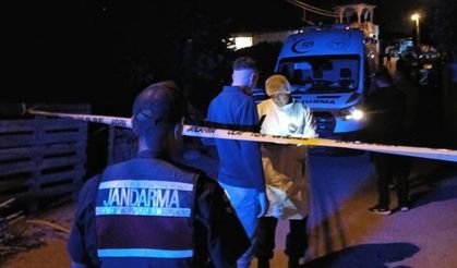 Yaşlı anne ve babasını bıçakla öldürdü