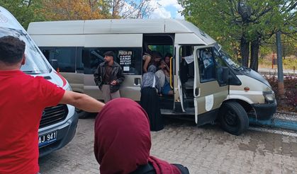 Öğrencileri taşıyan araç kaza yaptı: 13 yaralı