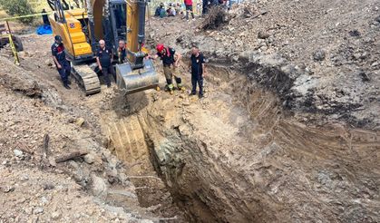 Su kuyusu açmaya çalışan 2 çiftçi göçük altında kaldı