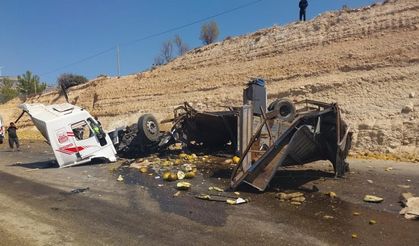 TIR, Diyarbakır firmasına ait yolcu otobüsüne çarptı: Üç kişi öldü