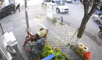 Husumetliler cadde ortasında çatıştı, ortalık savaş alanına döndü