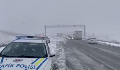 Kar yağışları başladı, ulaşımda aksamalar yaşanıyor