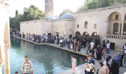 Ara tatilde Balıklıgöl'e akın ettiler