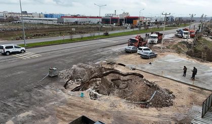 Diyarbakır'da çökme sonucu dev çukur oluştu