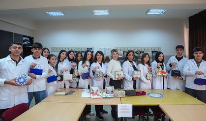 Diyarbakır'da eskiyen çeyizlik ürünler, çantaya dönüştürülüyor