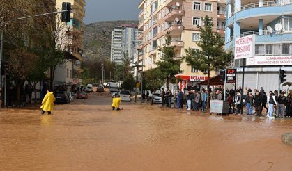 Diyarbakır Silvan’daki su taşkınlarına 800 müdahale yapıldı