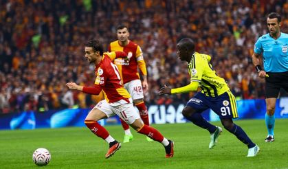 Galatasaray ilk yarıda Fenerbahçe karşısında 2-0 öne geçti