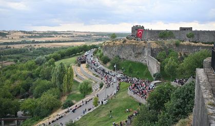 Solotürk’ten Diyarbakır’da gösteri uçuşu