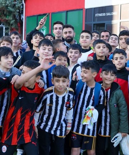 Minik yıldızlardan Amedspor’a ziyaret