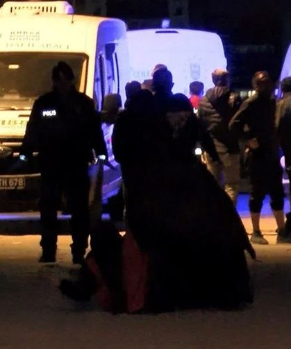 Anne ve babası ile kardeşini katletti!