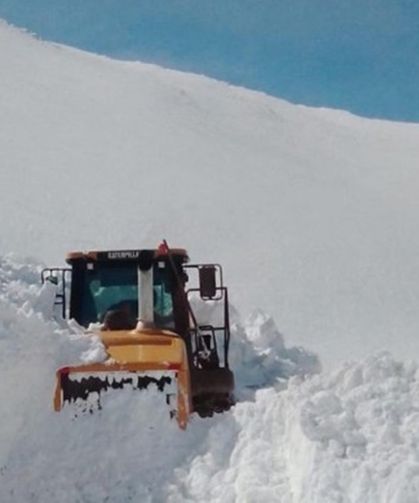 Ağrı’da çığ düştü: Araçtaki 4 personel kurtarıldı