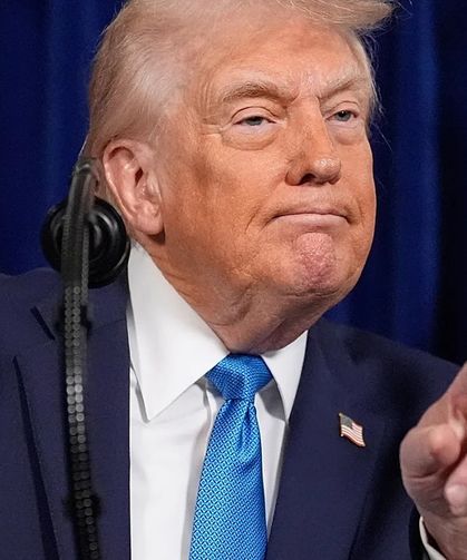Trump’tan İran’a: Vurulmak istemedikleri için müzakere ediyorlar