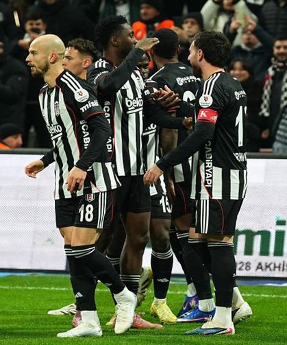 Beşiktaş ilk yarıyı 2-0 önde tamamladı
