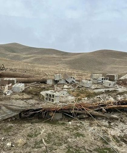 Ahırın çökmesi sonucu 30 hayvan telef oldu