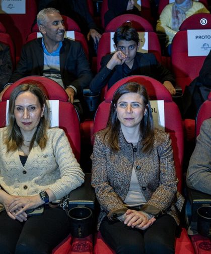 Eşbaşkan Bucak, ‘Uçan Köfteci’ filminin galasına katıldı
