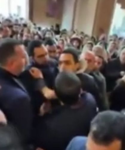 Ermenistan Başbakanı Paşinyan’a kilisede saldırı teşebbüsü