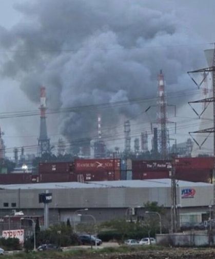 İran, Hayfa Petrol Rafinerisi’ni vurdu