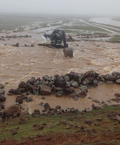 Diyarbakır’da su taşkınlarına müdahale ediliyor