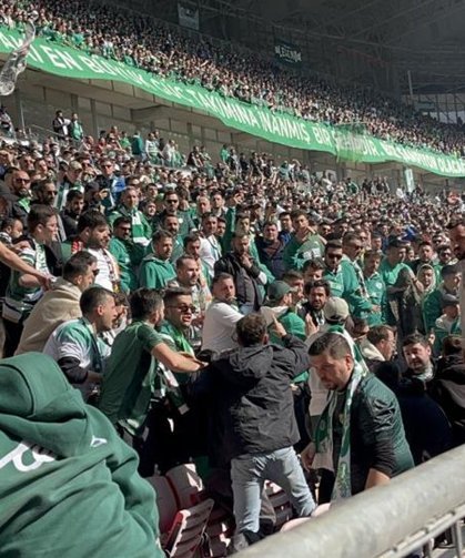 Bursasporlu taraftarlar biri birine girdi