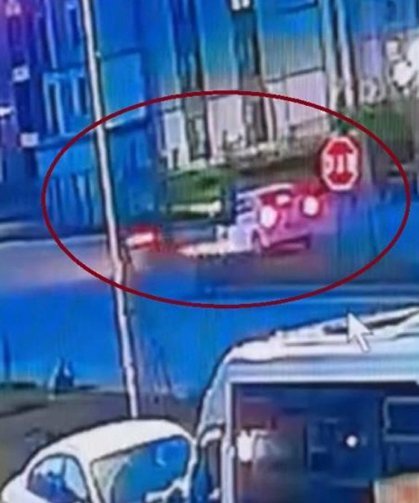 Diyarbakır'da motosiklet ile otomobilin çarpıştığı kaza kamerada