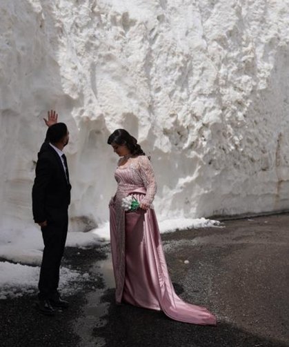 Gelin ve damat kar tünelinde fotoğraf çekimi yaptı