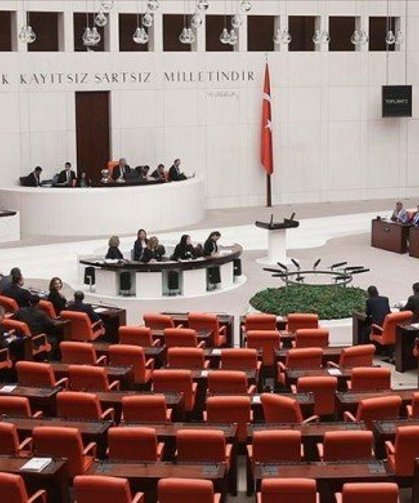 Sanal medya yasağı getiren kanun teklifi yasalaştı