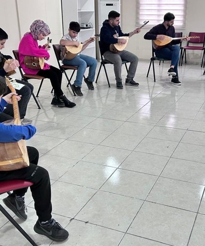 Kayapınar Belediyesinin ücretsiz sanat kursları için başvurular başladı