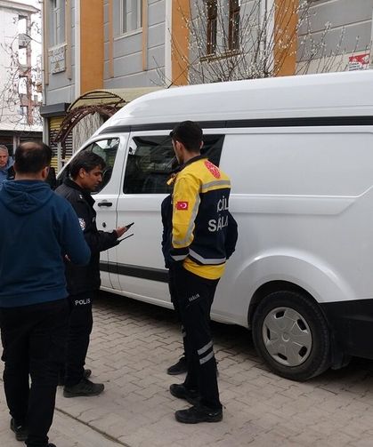 Yaşlı adam evinde ölü bulundu