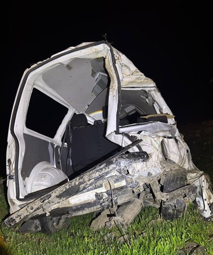 Tır şarampole devrildi; 1 yaralı