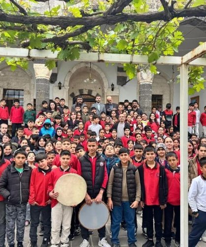 Diyarbakır'da öğrenciler yıl sonu etkinliği olarak camiye götürüldü