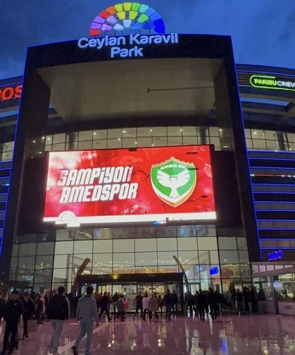 Diyarbakır'daki AVM’de Amedspor coşkusu