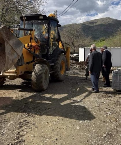 Çüngüş'te yol yapım çalışmaları devam ediyor