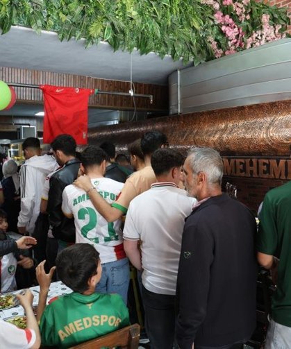 Diyarbakır'da Amedspor taraftarına 121 porsiyon ciğer 5 liradan verildi