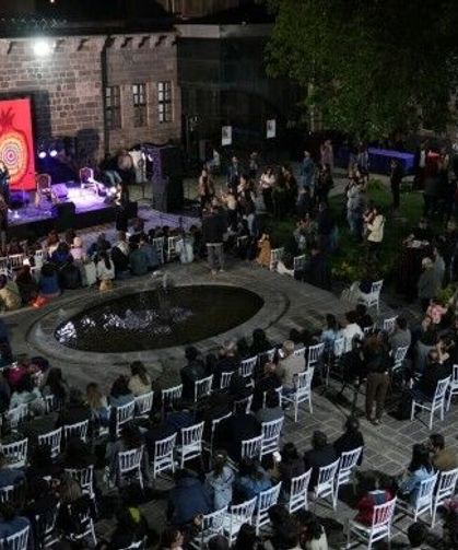 Diyarbakır’daki  forum, çok dilli konserle sonlandı