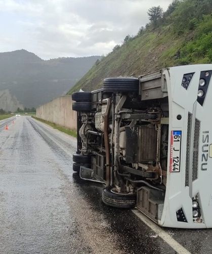 Cenaze dönüşü devrilen minibüste 4 yaralı