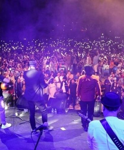 Koma Amed konserine 10 binler aktı; Kürt siyasetçilerden yoğun ilgi