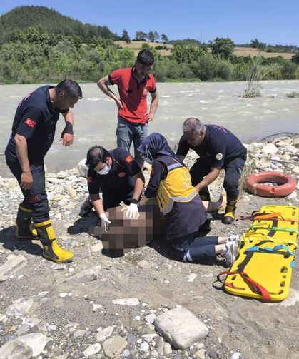 Serinlemek için girdiği suda hayatını kaybetti