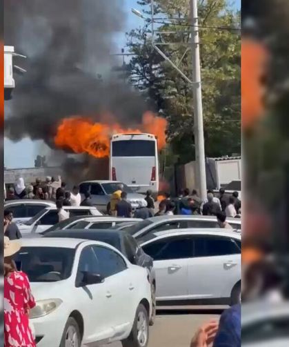 Şanlıurfa'da tur otobüsü alev aldı