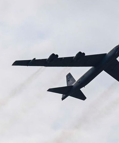 B-52 bombardıman uçağı düştü