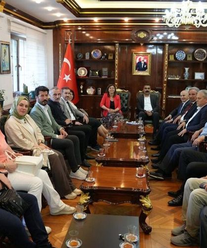 Uluslararası Basın Konfederasyonundan Diyarbakır Eşbaşkanlarına ziyaret
