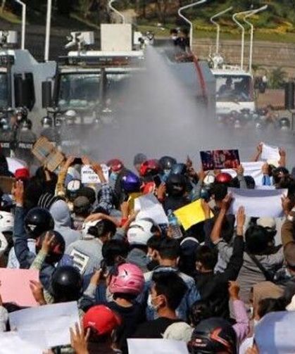 Myanma’da 700 sivil öldürüldü