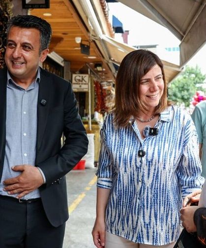 Diyarbakır Eşbaşkanı Bucak'tan Gazi Caddesi’nde esnaf ziyareti