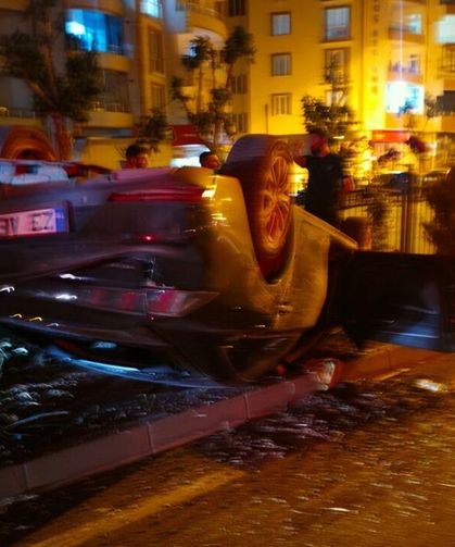Elazığ'da kamyonet ile otomobil çarpıştı: 5 yaralı
