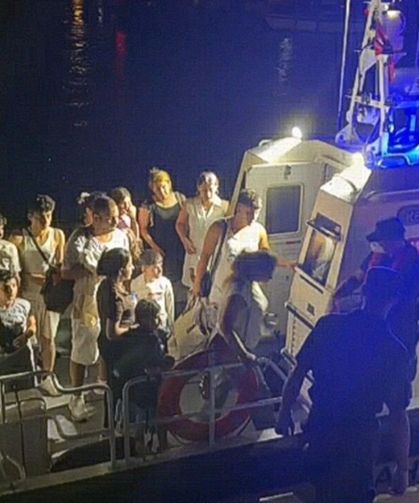 7 göçmen kaçakçısı ile 25 düzensiz göçmen yakalandı