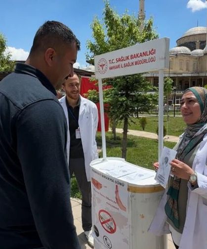 Hakkari’de sağlık ekiplerinden 'sokakta sigarayı bırakma' seferberliği