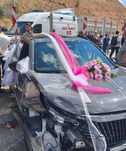 Düğün konvoyunda kaza: 9 yaralı
